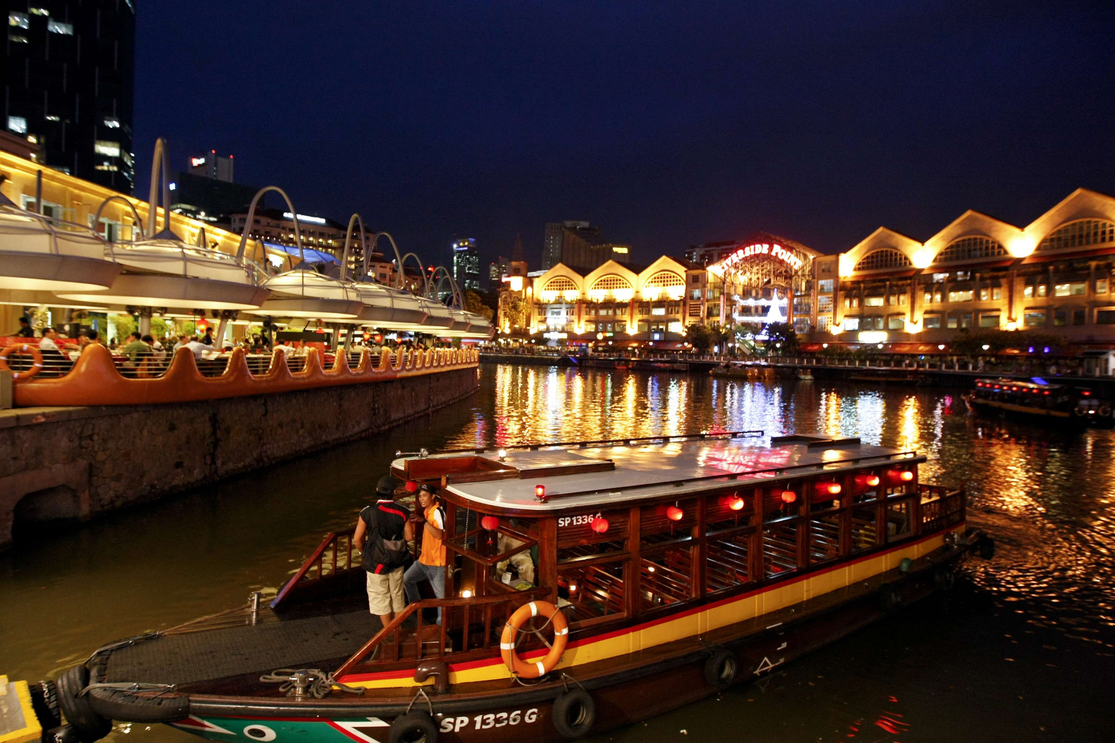 Enjoy A Cruise Ride In Singapore River
