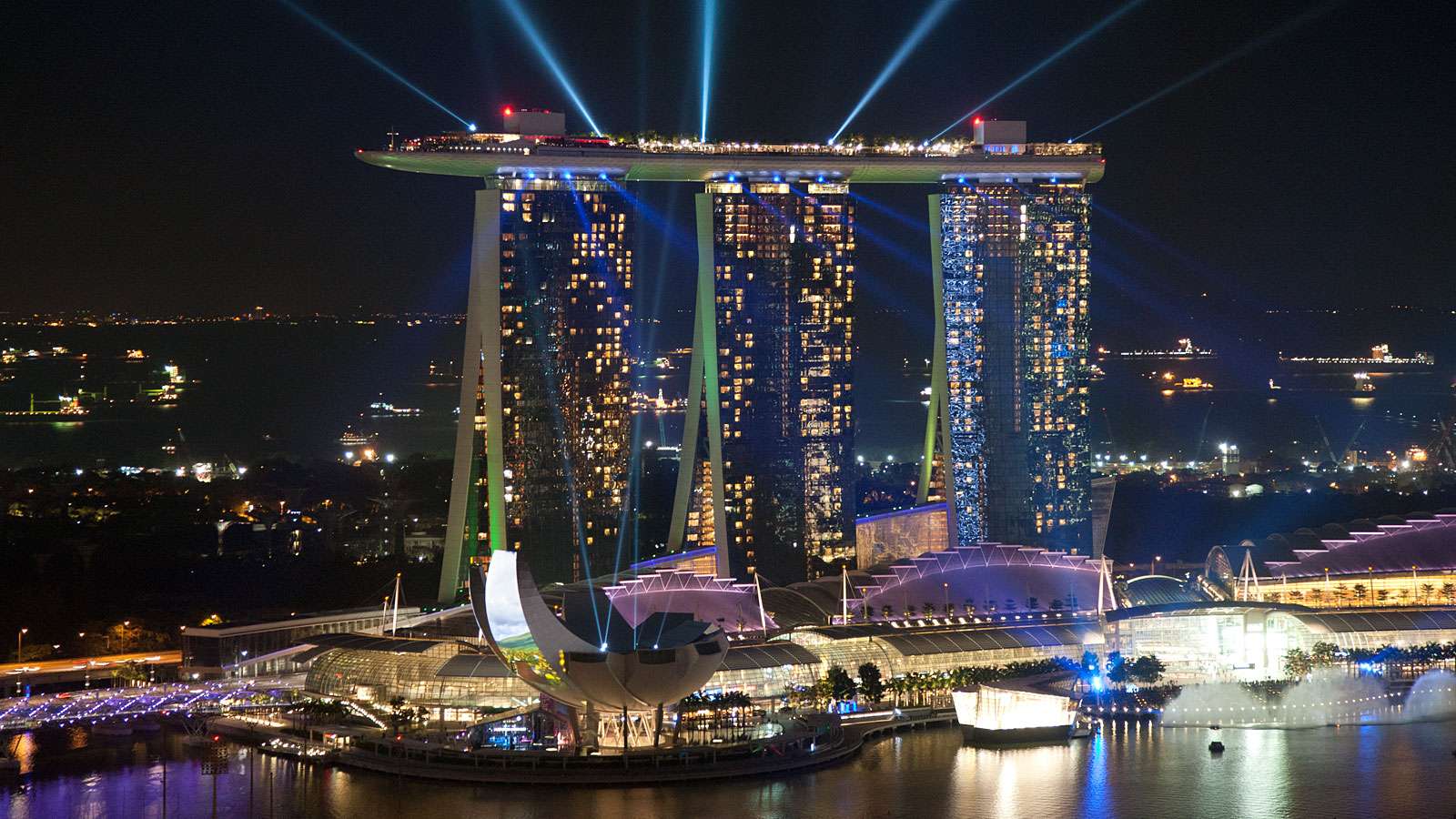 Watch Light & Water Show At The Marina Bay Sands