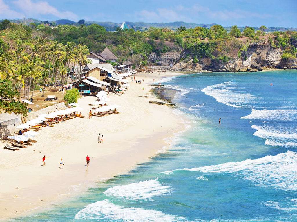 Enjoy The White Sands of Balangan Beach