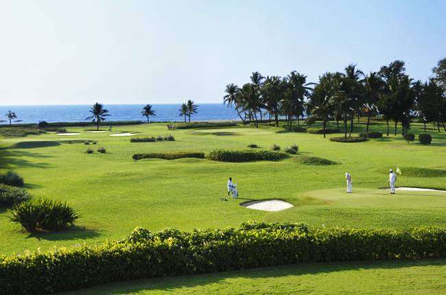 Play golf at Lalit