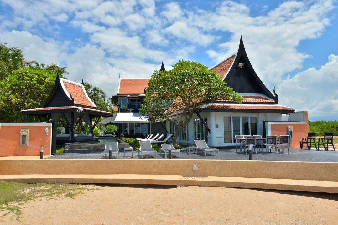 Revel the Vistas of Beach from a 5-star Lavish Thai Residence