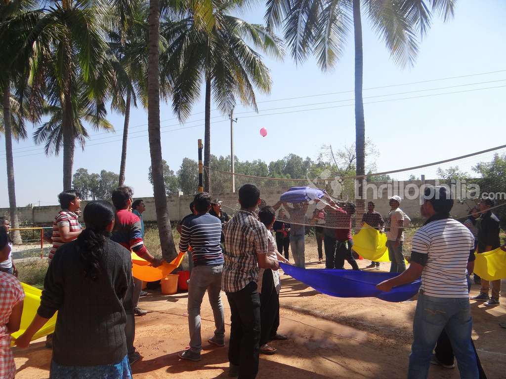 Emerald Isle Resort: Water Volleyball