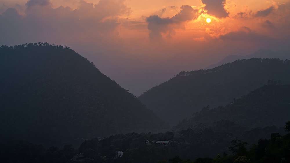 Bhimtal (81 km from Jim Corbett)