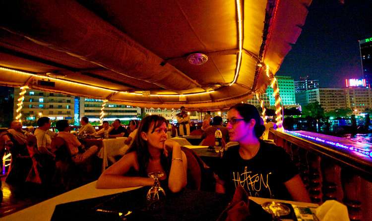 The Bateaux Dinner Cruise