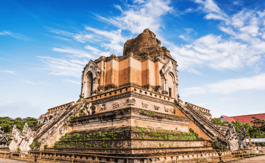 Glimpsing History Through the Ruins of Wat Chedi Luang