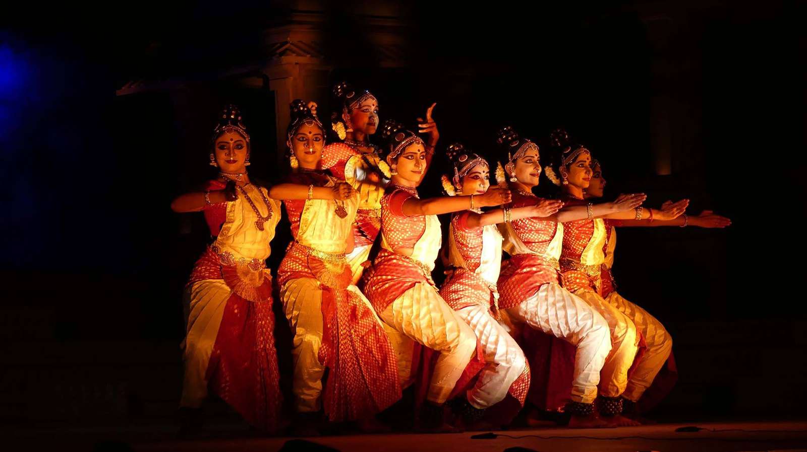 Enjoy the Dance Festival in Khajuraho