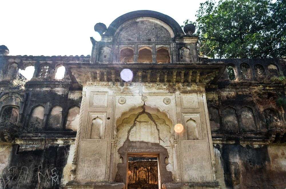 Explore the Ruins of Mastani Mahal
