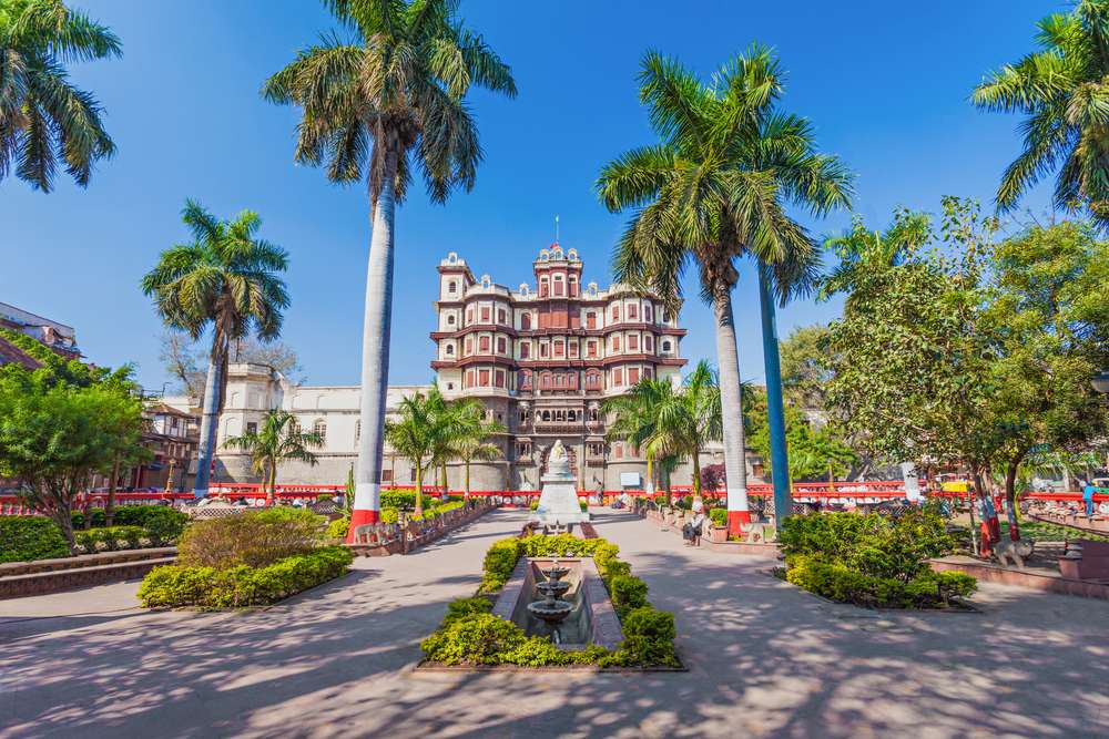 Get Romantic Couple Shoot at Rajwada