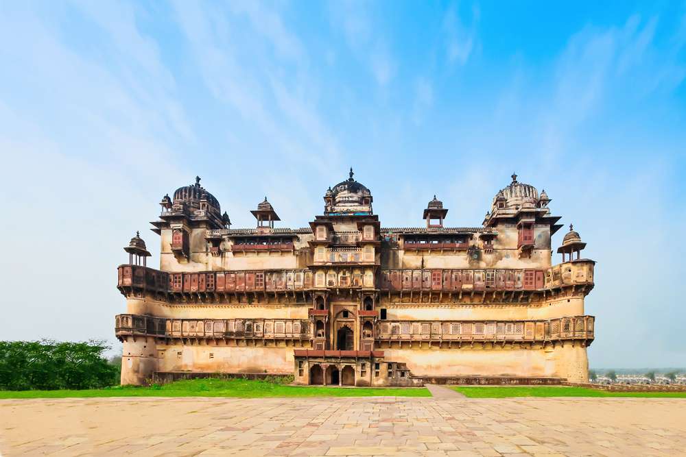 Witness the Captivating Architecture of Orchha Fort 