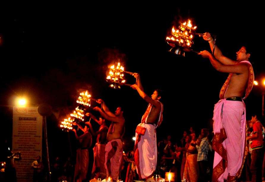  Attend the Auspicious Arti at Narmada River