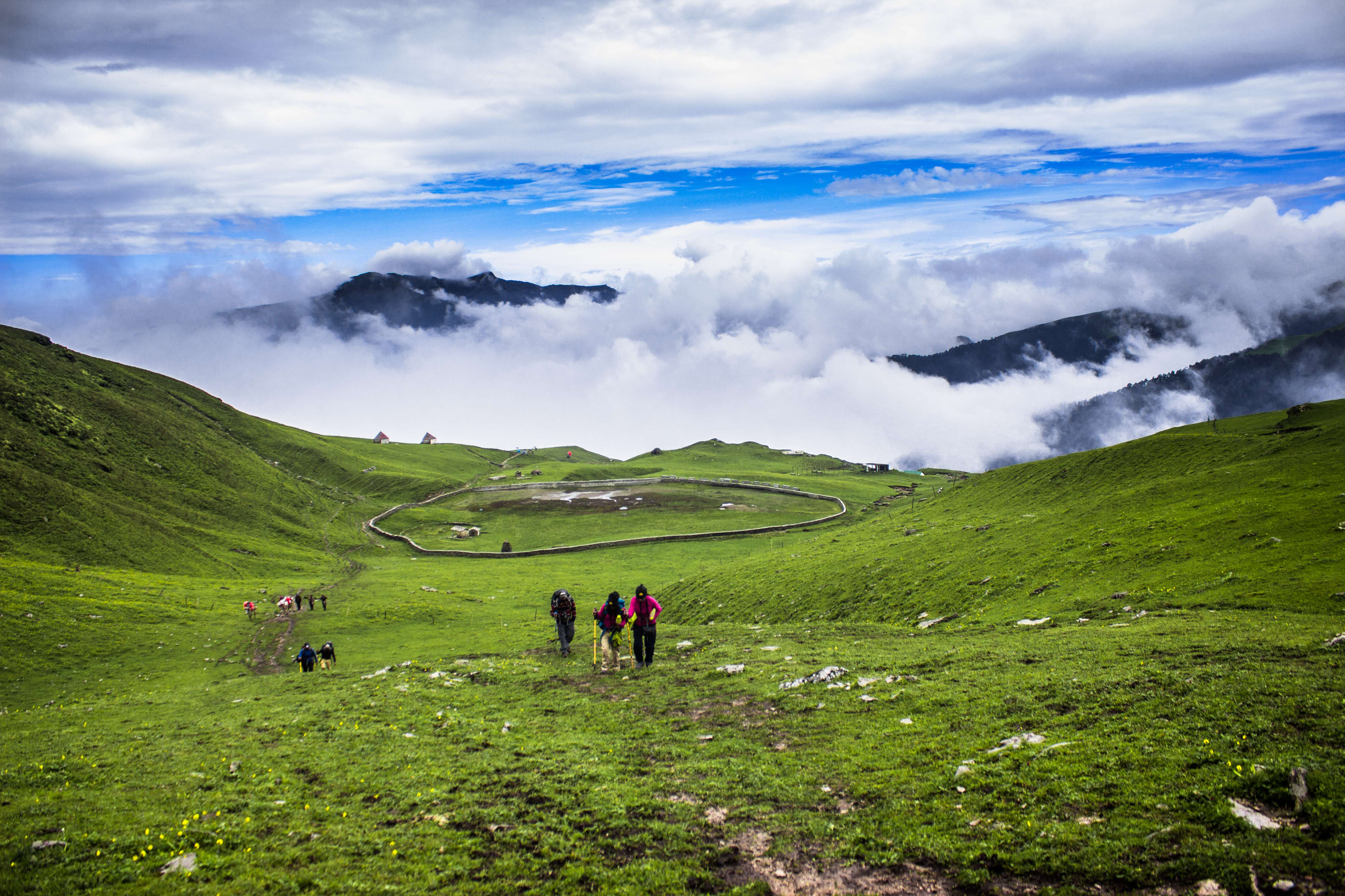 15 Easy Himalayan Treks, Book Now & Get Upto 30% Off