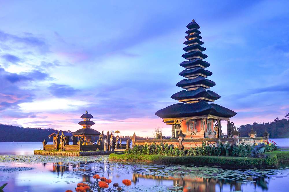Visit Ulun Danu Temple