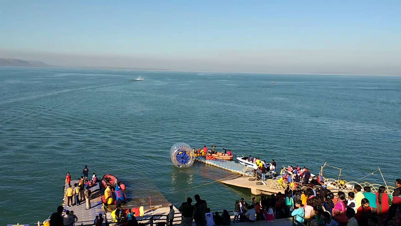 Indulge into Amazing Water Sports at Hanuwantiya Tapu