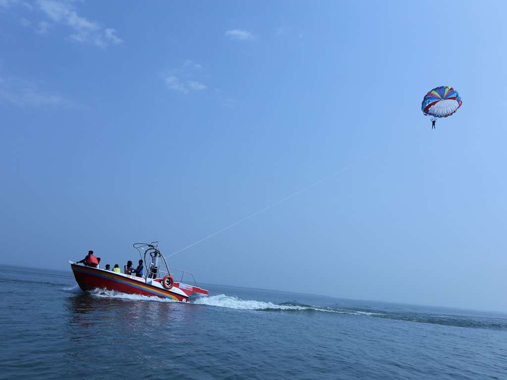 Parasailing at Hanuwantiya