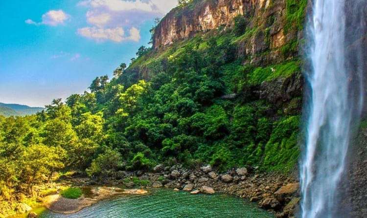 Gidiya Khoh Waterfall Trek