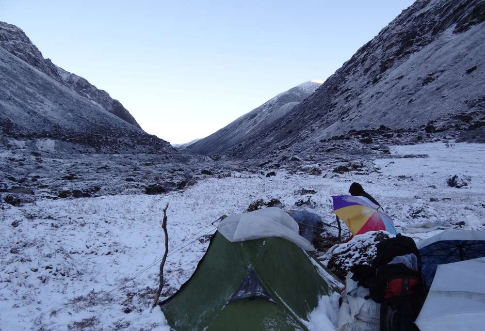 Trekking to the Snowman Trek