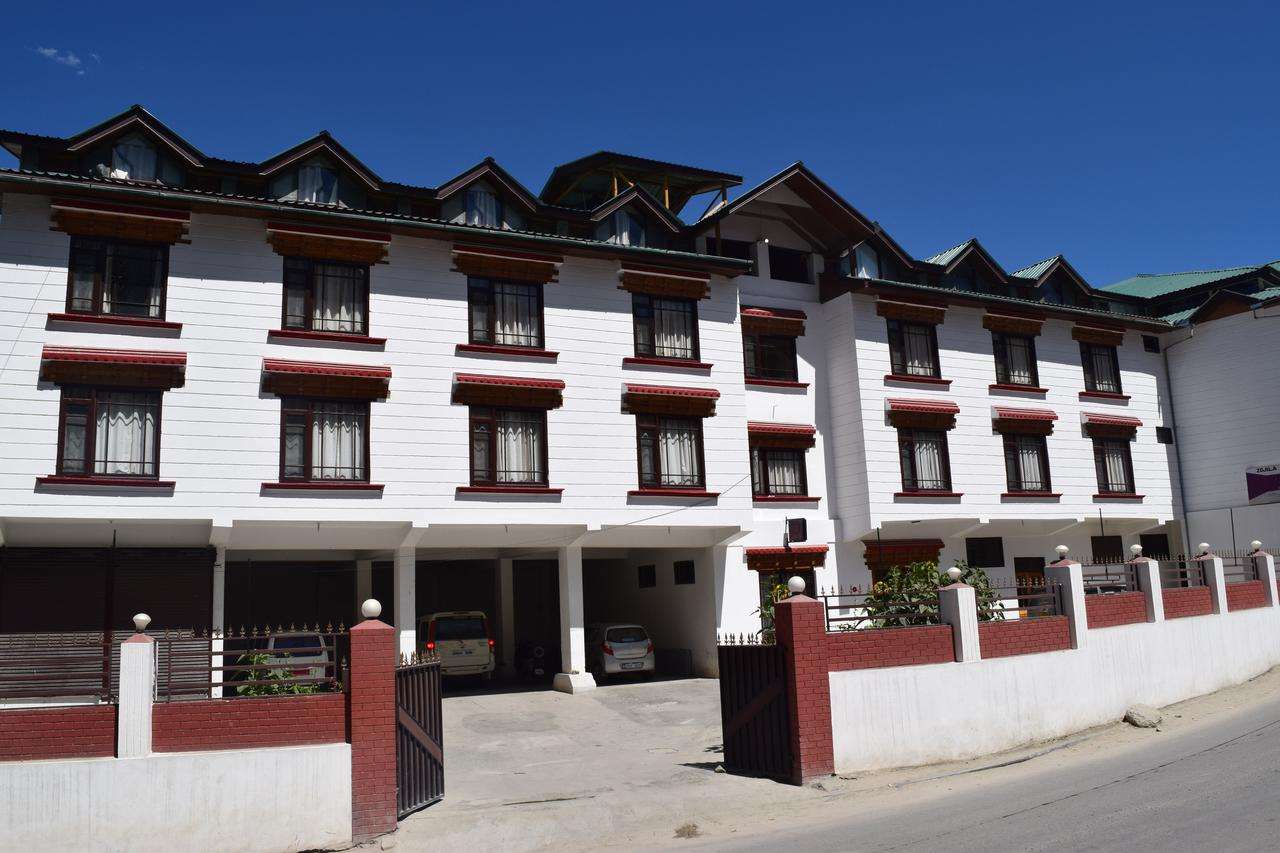 Hotel D’Zojila Kargil