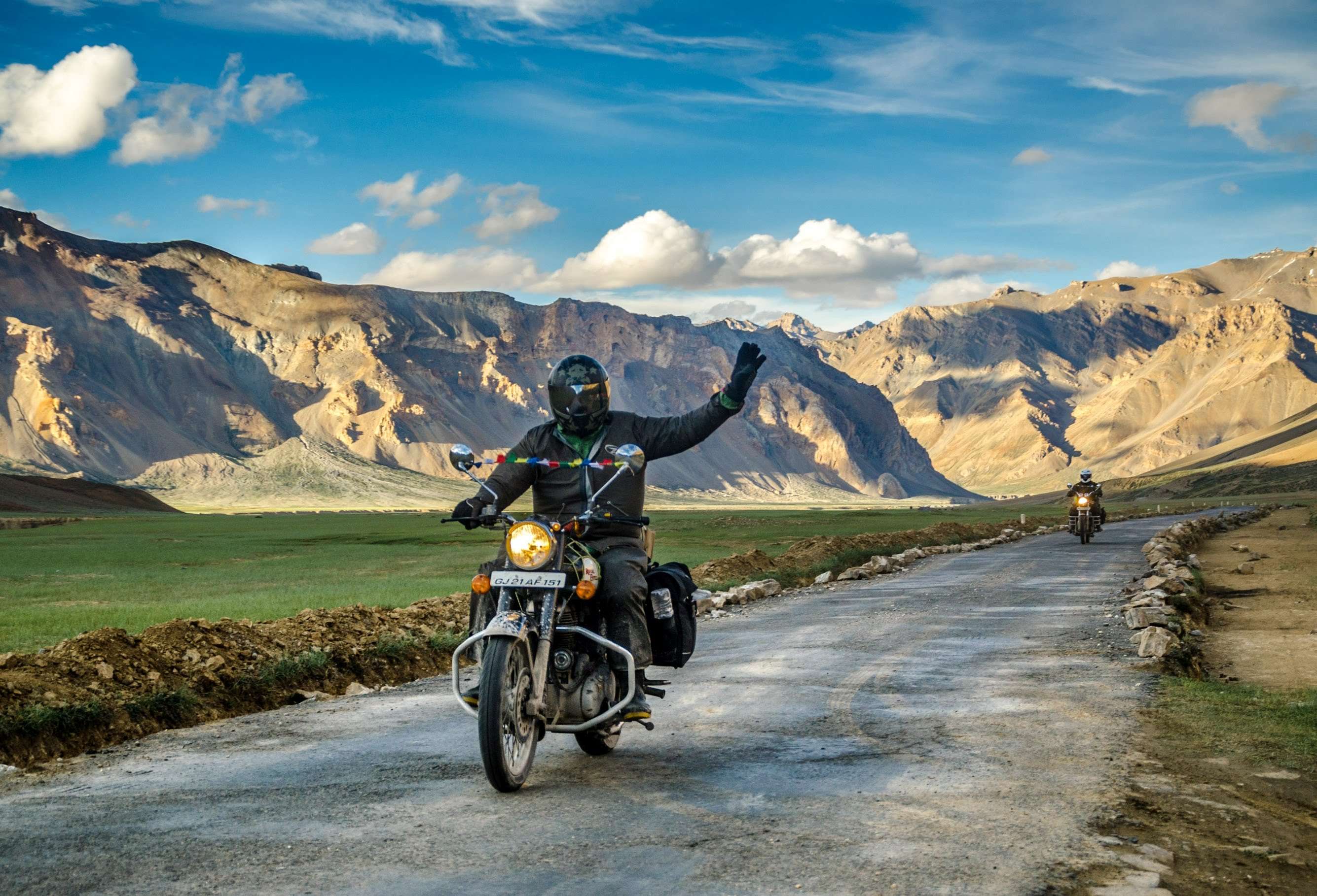 How much does it cost to rent a bike in Leh? 