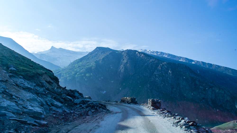 Things to keep in mind while travelling from Manali to Leh