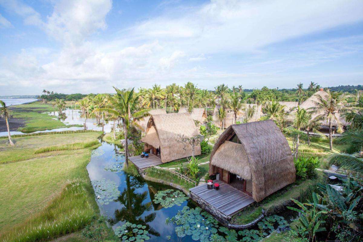 Wyndham Tamansari Jivva Resort