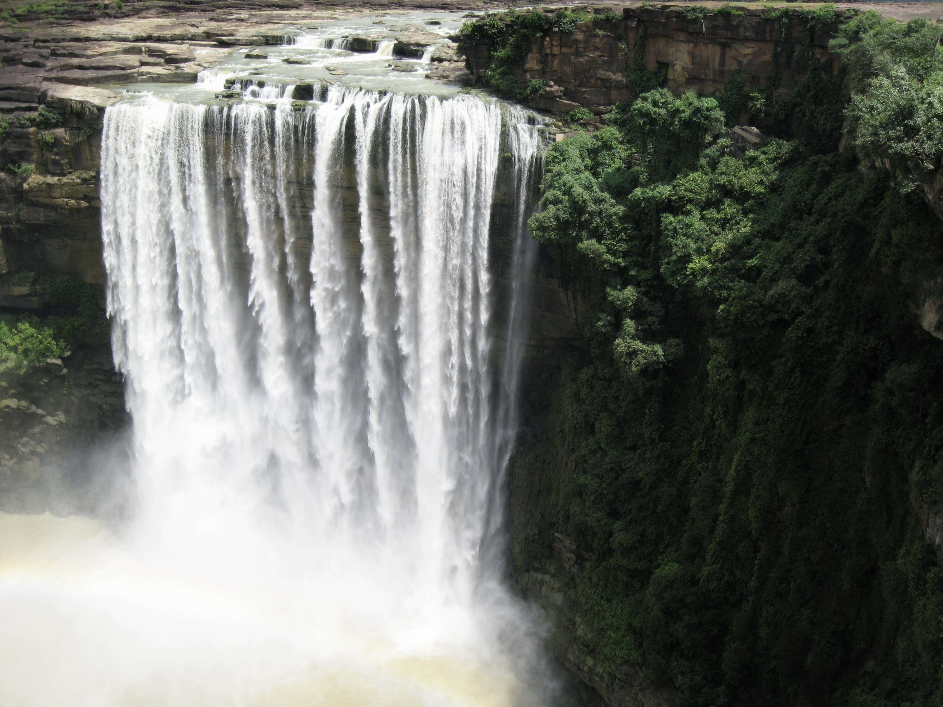 Say Hi to Awe-Inspiring Satdhara Falls