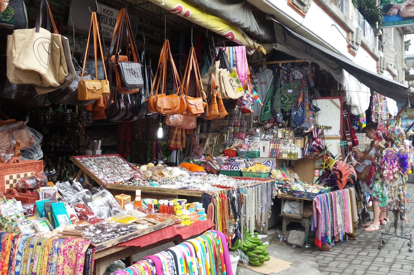 Enjoy a Shopping Spree at Guwang Art Market