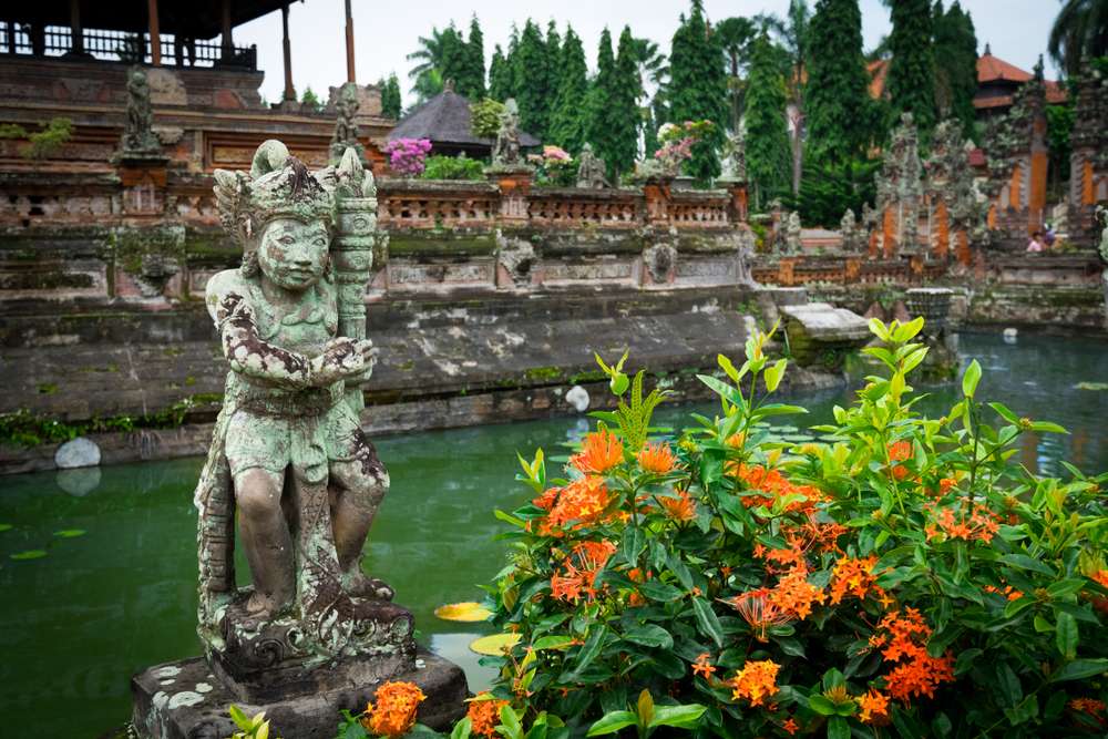 Touch the History at Kertha Gosa Pavilion