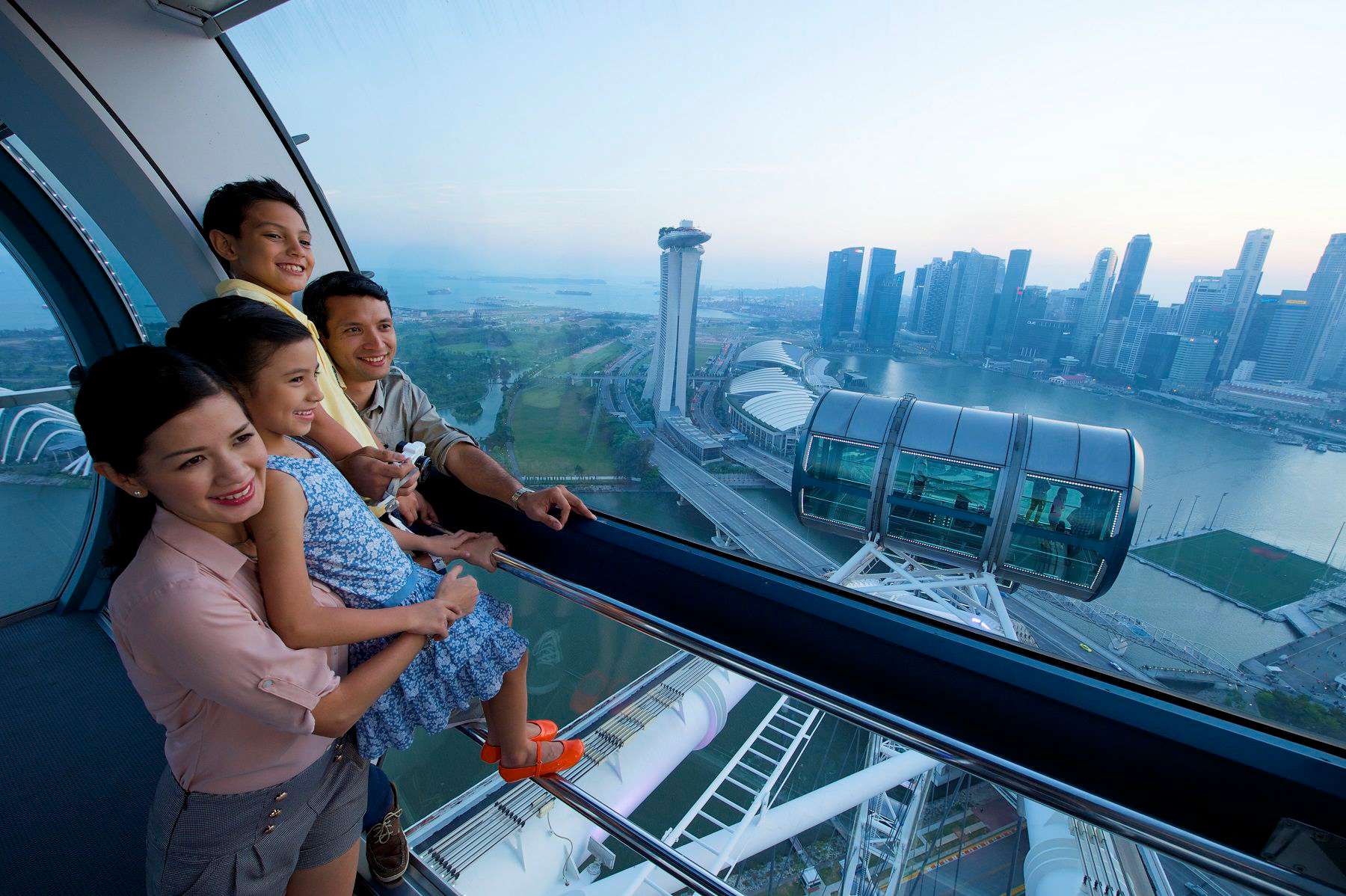 Watch the Skyline from Singapore Flyer