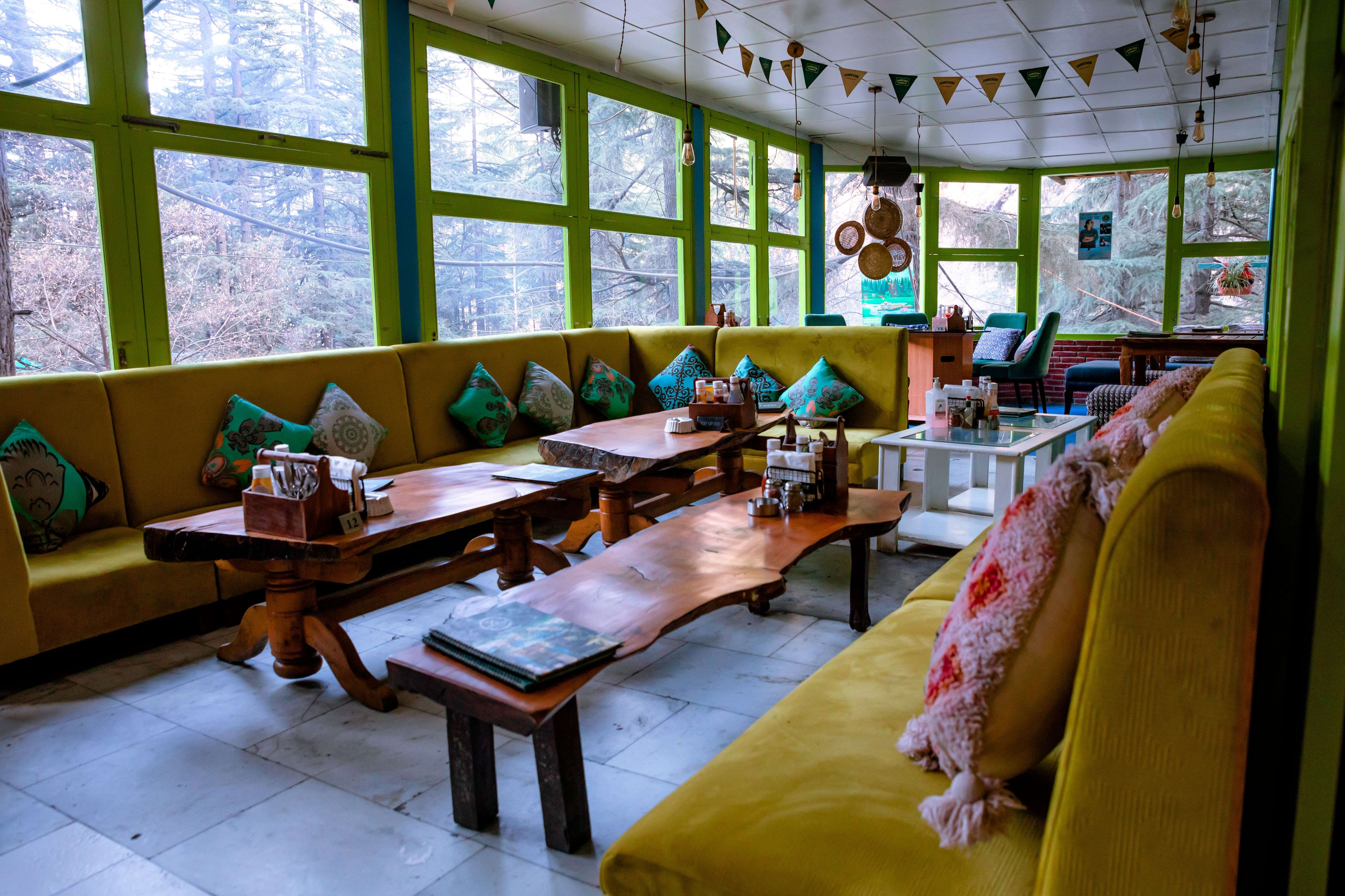 20 Best Cafes in Kasol – Food, Vibes & Riverside Spots