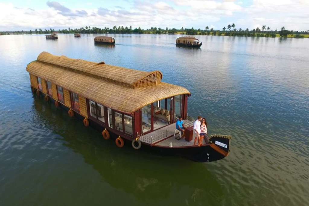 Lakes & Lagoons House Boats