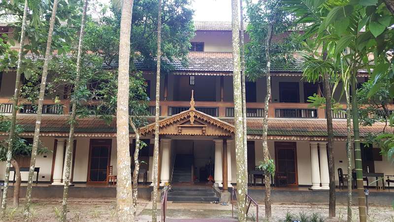 Perumbayil Ayurveda Mana, Trichur