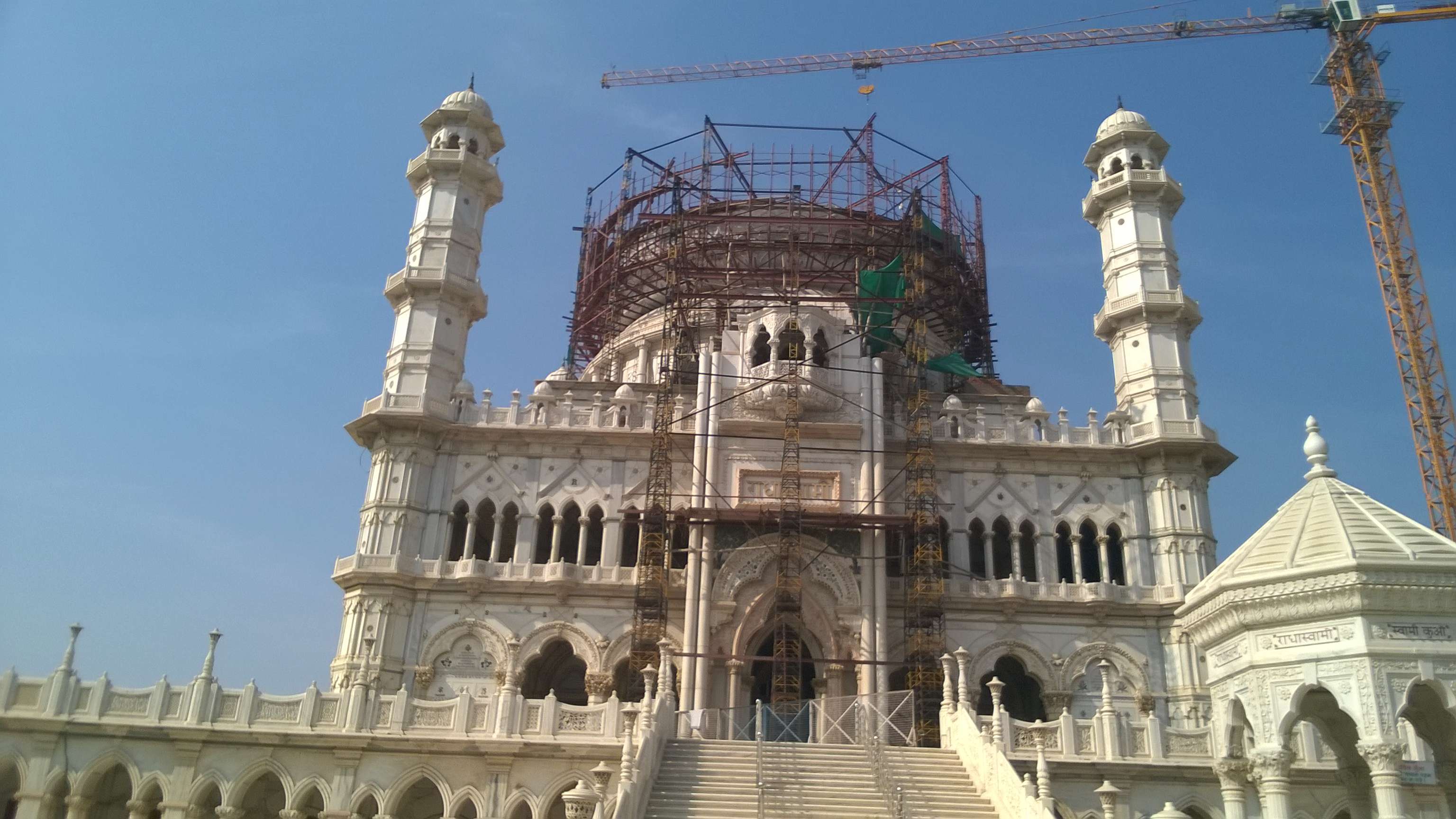 Unravel, The Charm Of Dayal Bagh