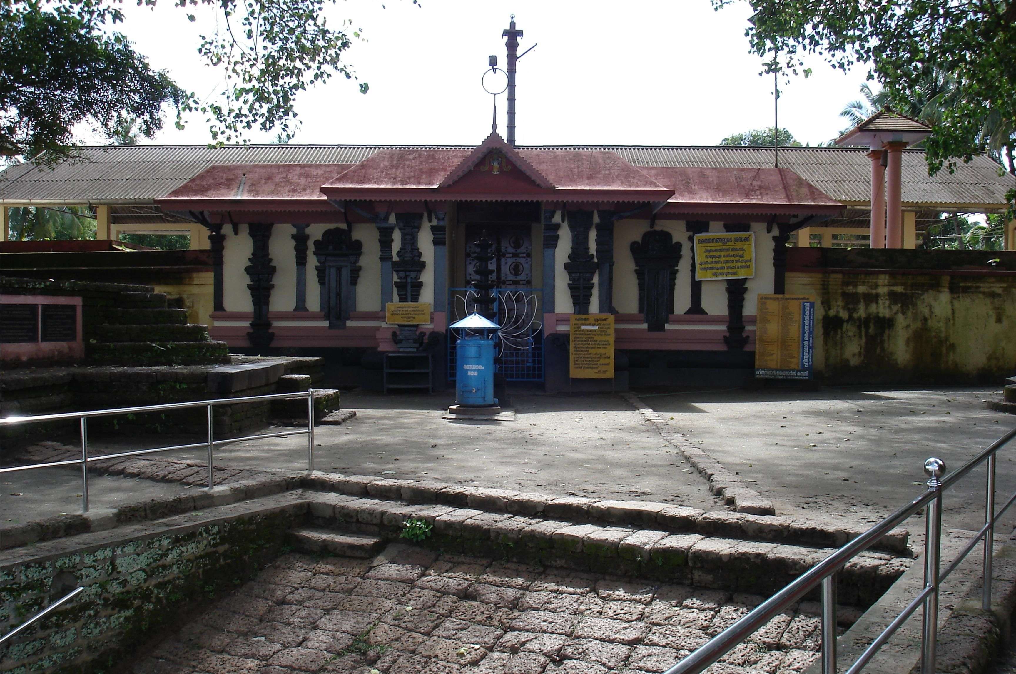 Thirunavaya Nava Mukunda Temple