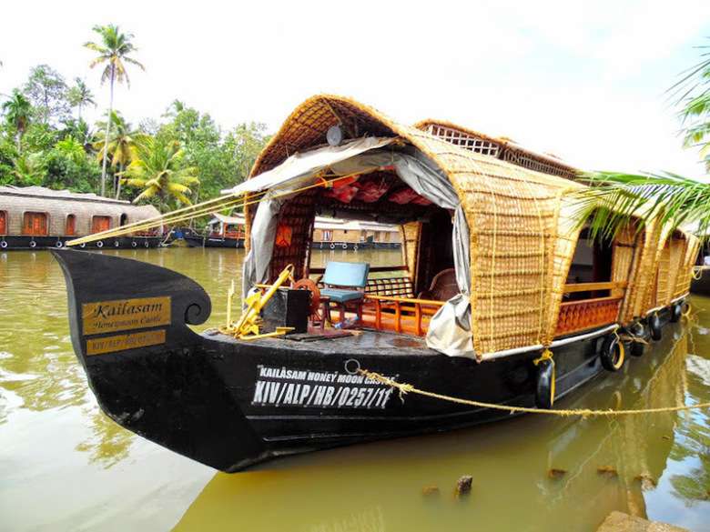 Tharavadu Houseboats