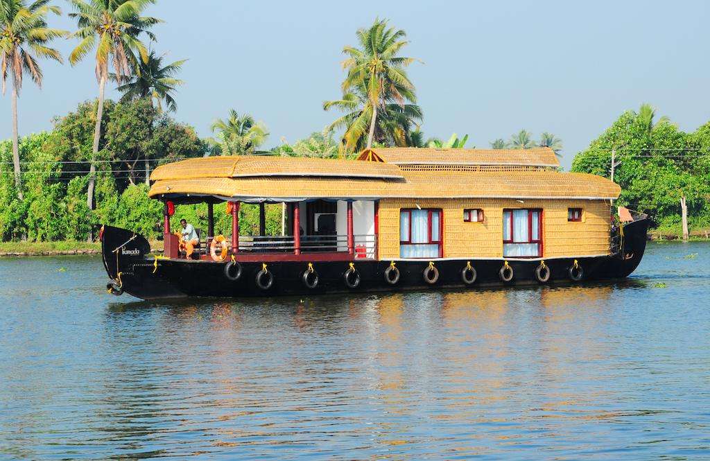 Shiva Ganga Holidays Houseboat