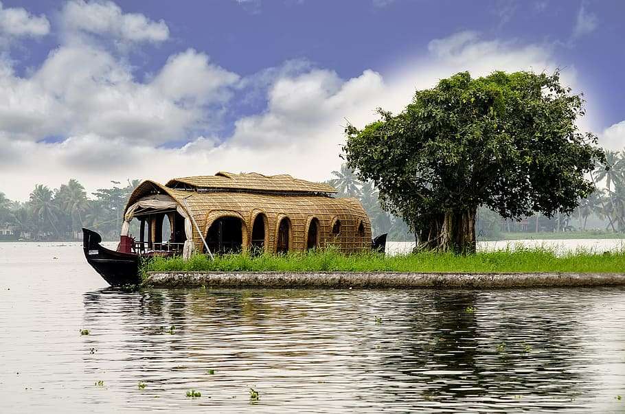 Thathwamasi Premium Houseboats