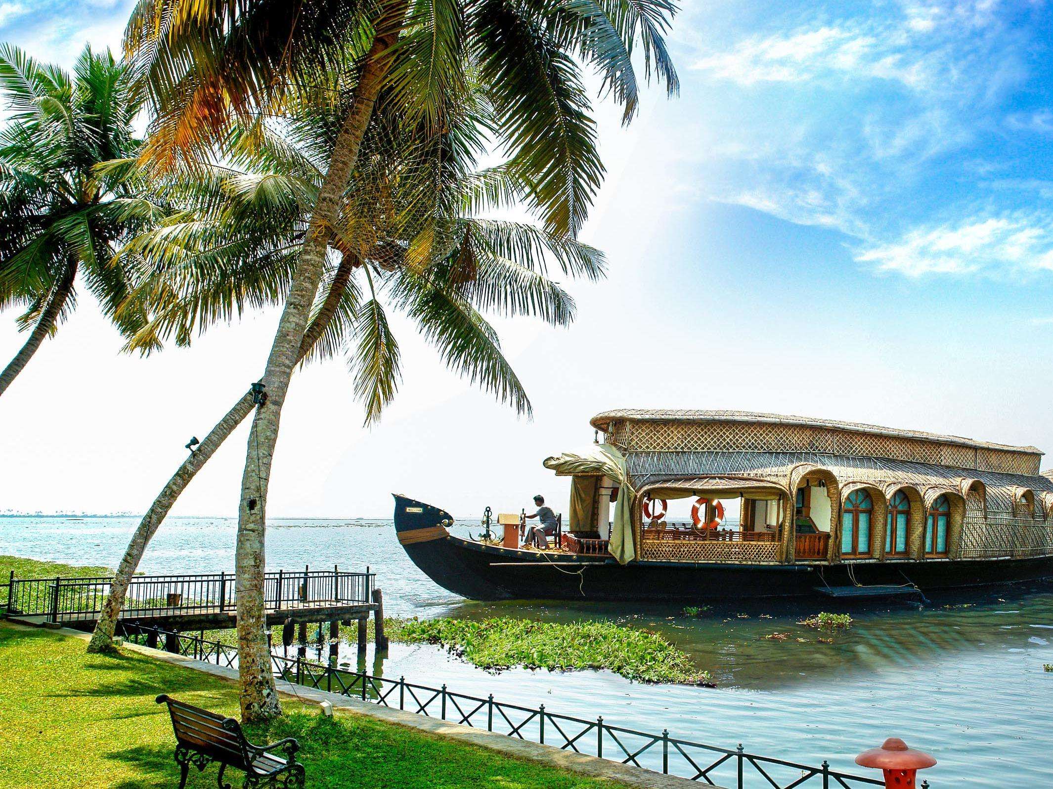 Sri Swasti Houseboat