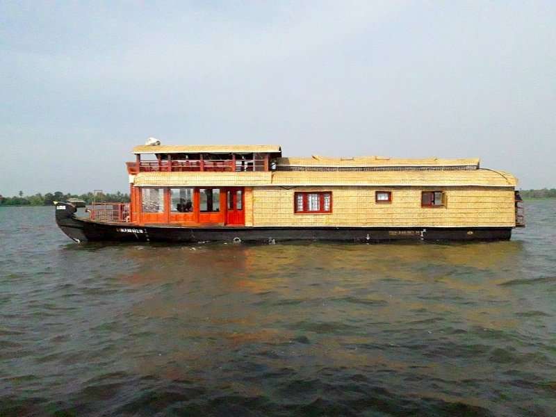 Lagoon Bliss Kerala Houseboats