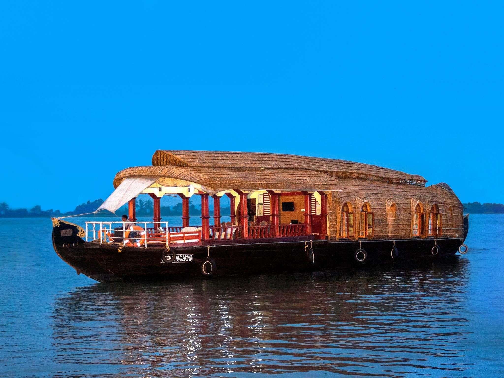 Thathvamasi Premium Houseboats