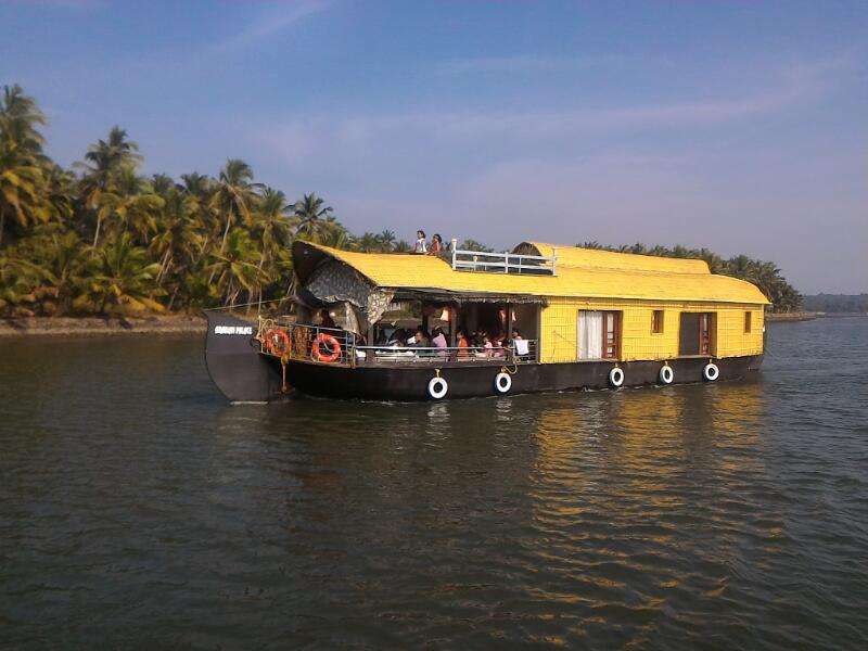 Arabian Palace Houseboats