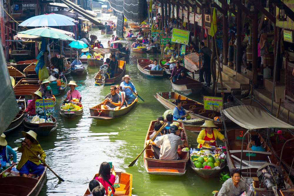 Explore the Floating Market in Bangkok