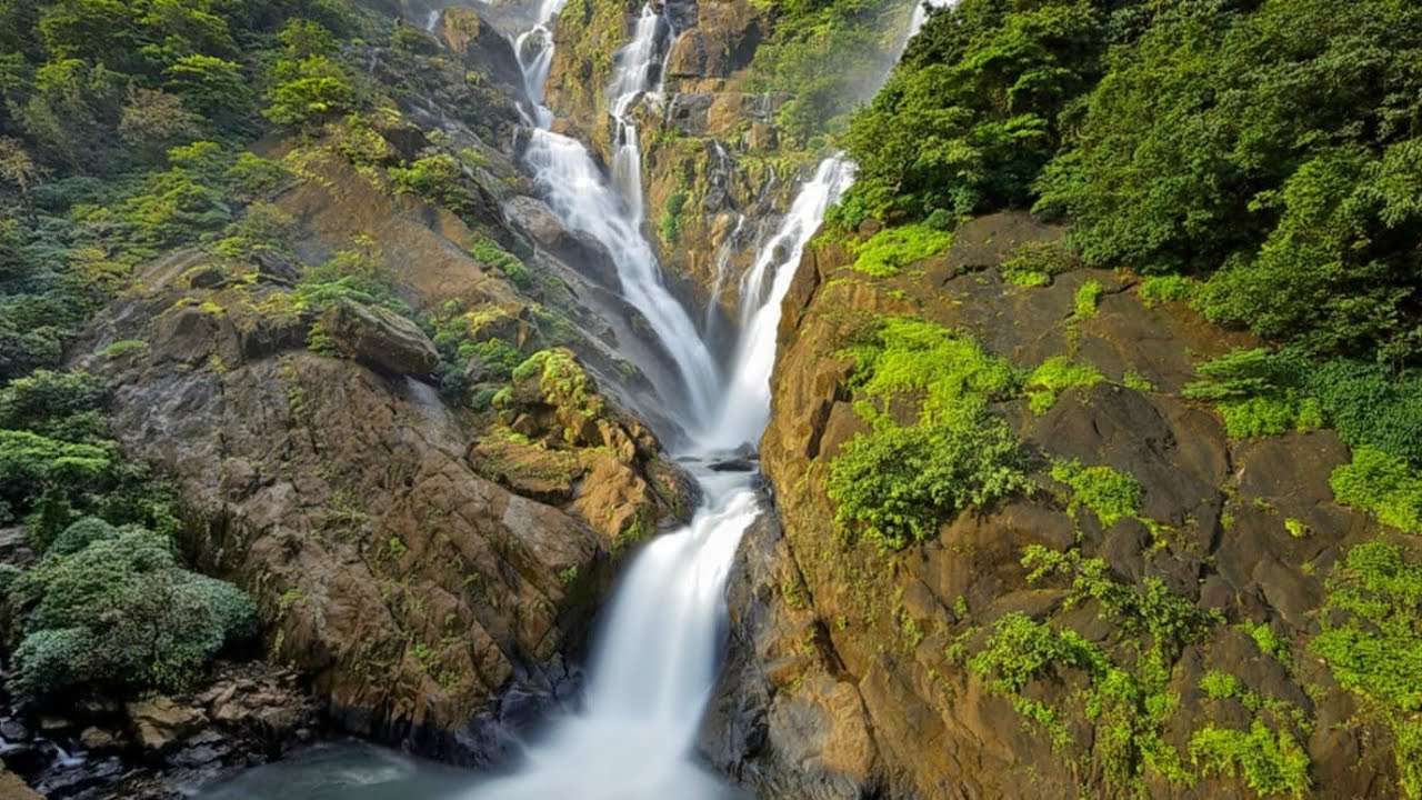 Dhobi Waterfalls (264 km from Mumbai)