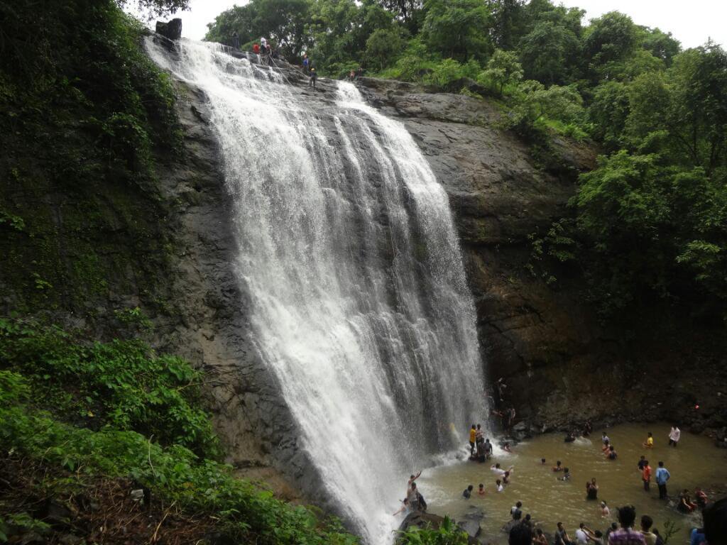 Vihigaon Waterfall (115 km from Mumbai)