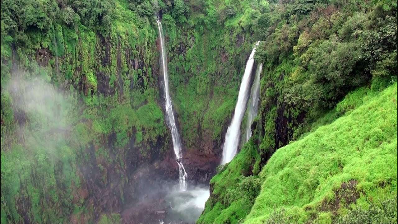 Thoseghar Falls (140 km from Pune)