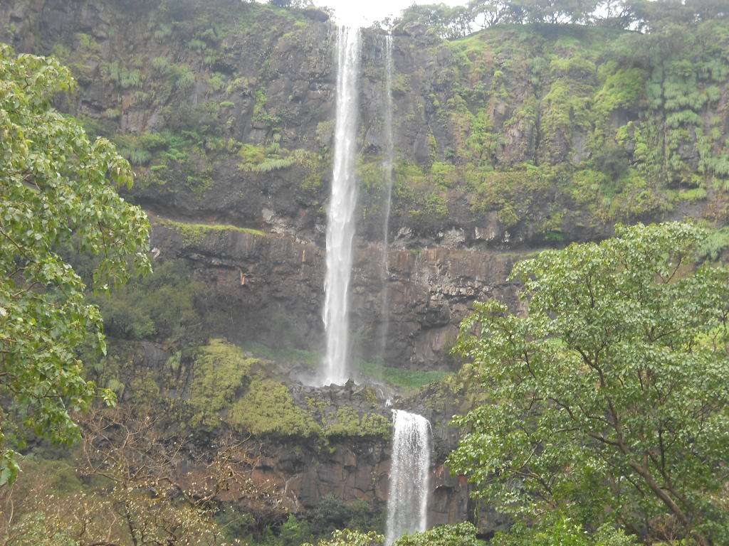 Vajrai Falls (140 km from Pune)