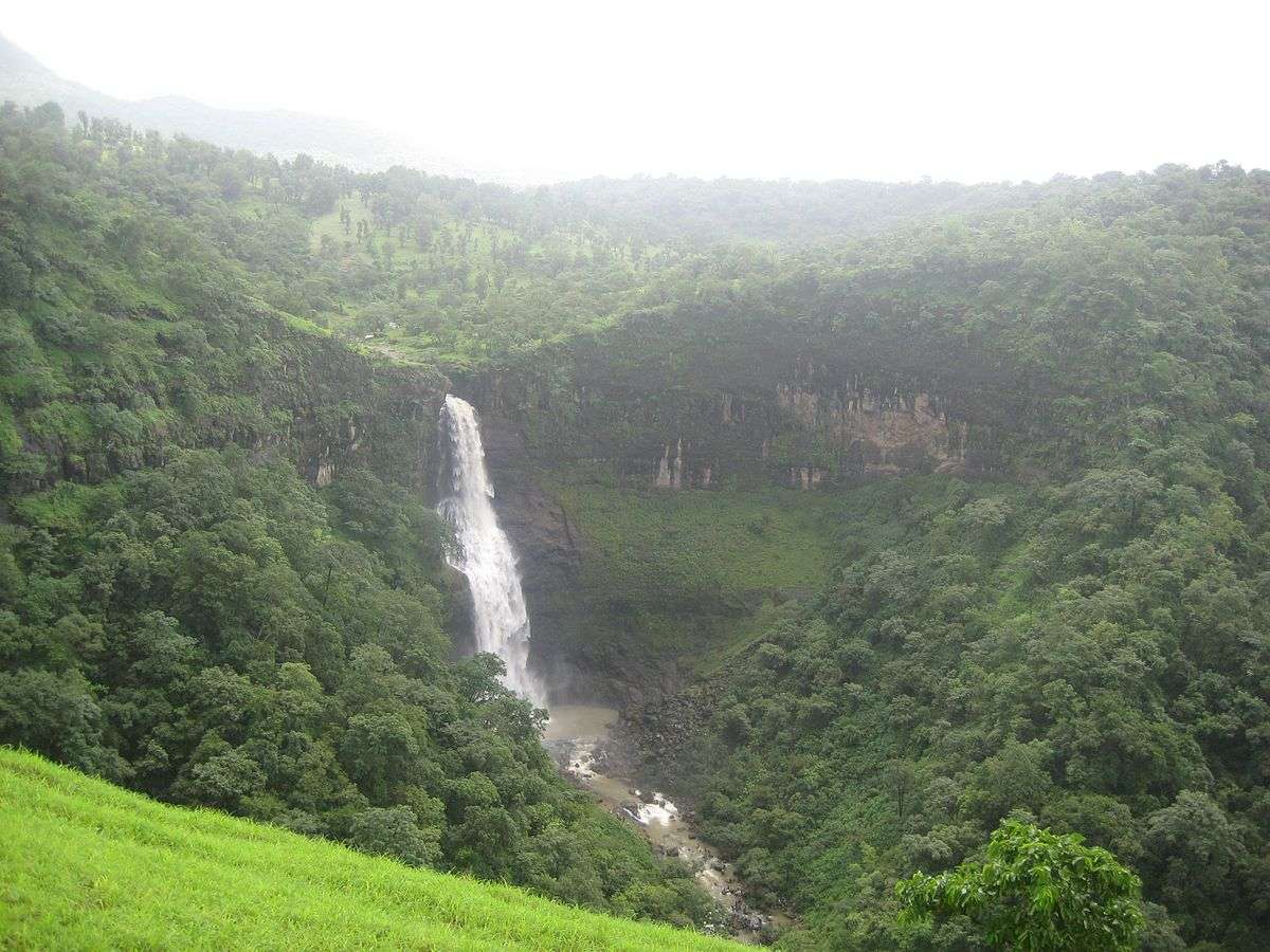 Dugarwadi Waterfall (250 km from Pune)