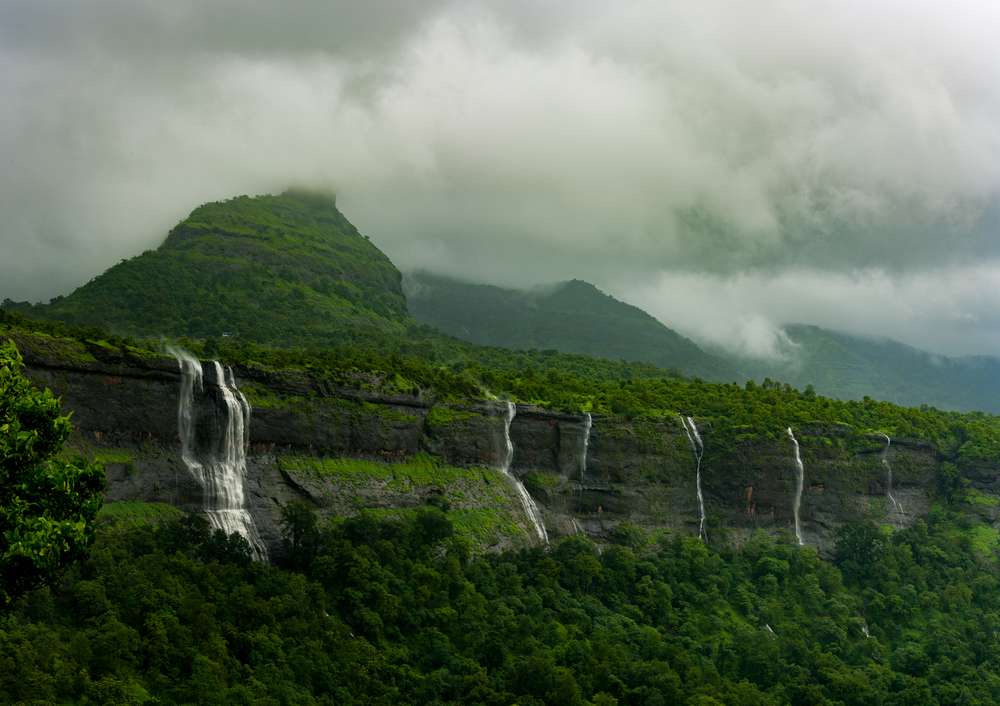 30 Waterfalls in Maharashtra: With Photos & Best Time