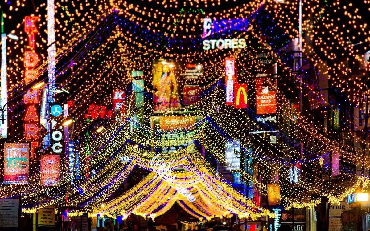 Dine at Cafes at Commercial Street