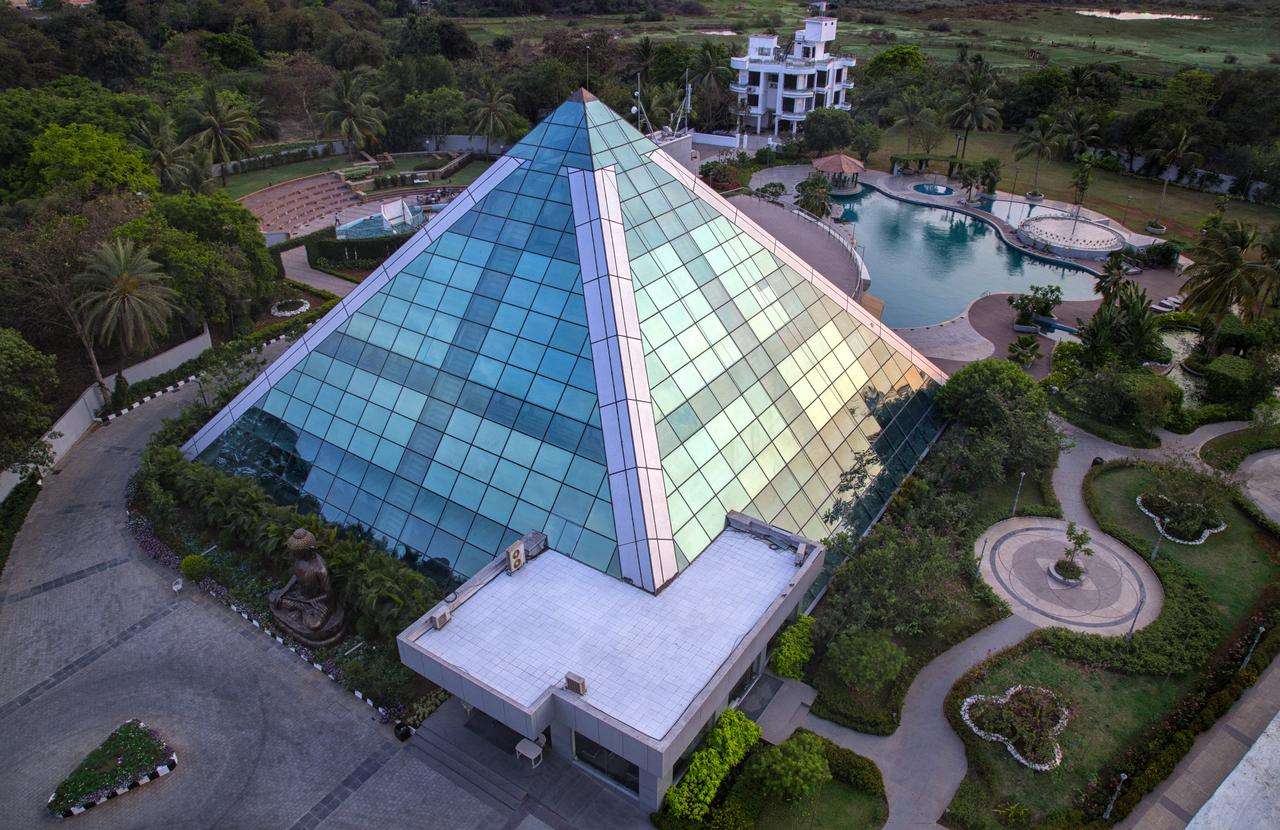 Eskay Resorts, Borivali West