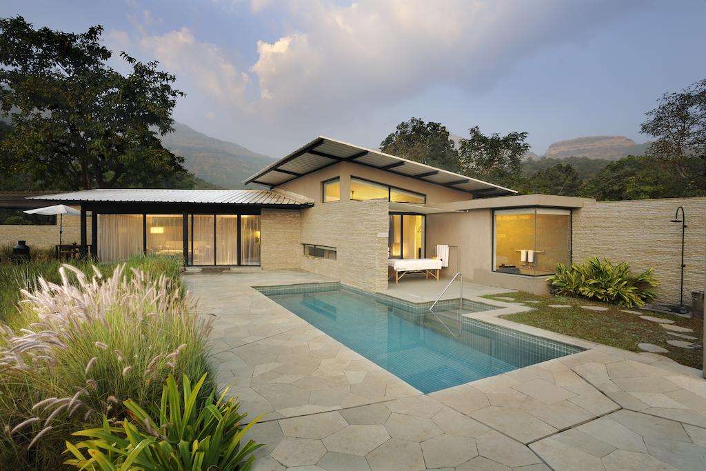 The Hilton Shillim, Shilim